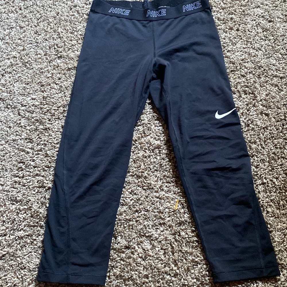 Size large Nike Capri leggings